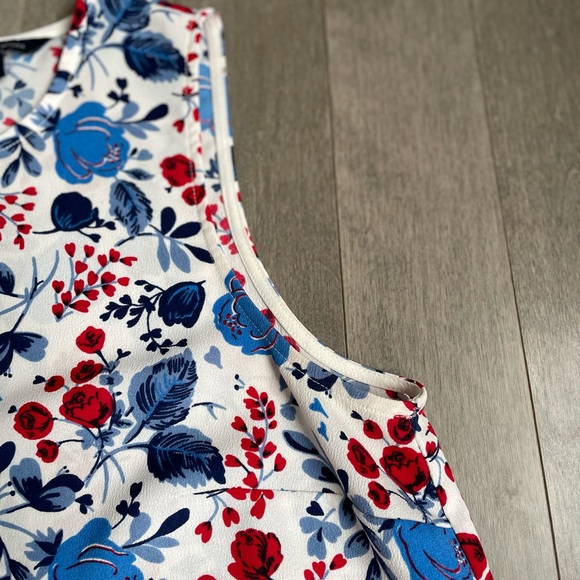 Tommy Hilfiger size L sleeveless blouse. Like new - Picture 5 of 7